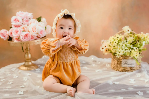 改则宝宝前额突出正常吗